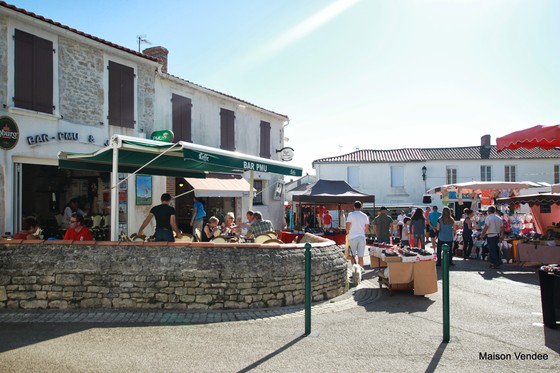 French market cafe bar beach holiday Angles 85750 maison vendee rent